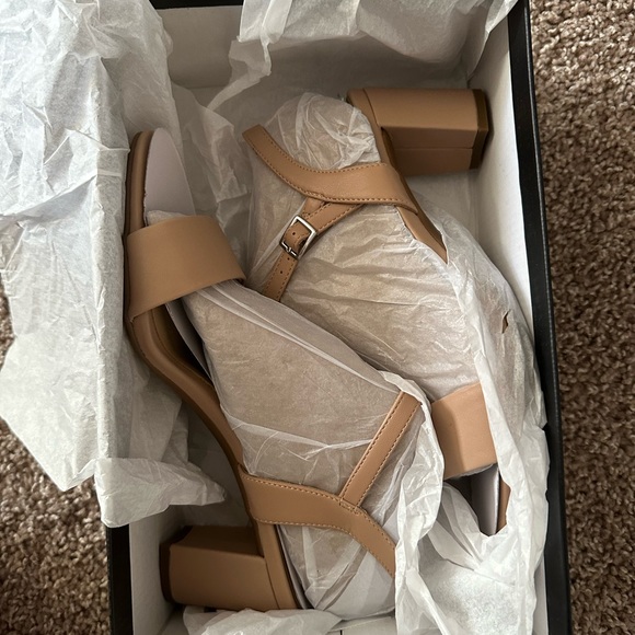 Naturalizer Bristol Sandals - Picture 2 of 3